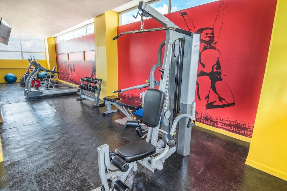 GHL Hotel Montería Exterior foto A leg press machine